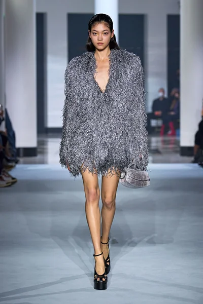 Look 27